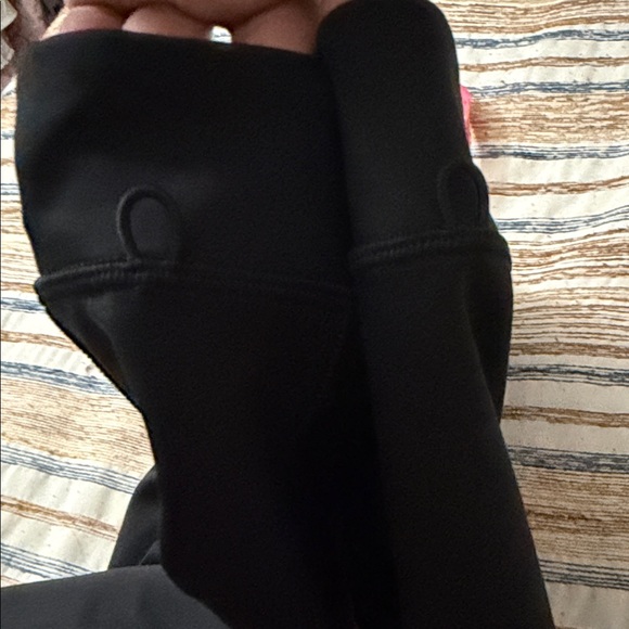 On Men's Black Performance Shorts BNWOT $90retail - Picture 11 of 11